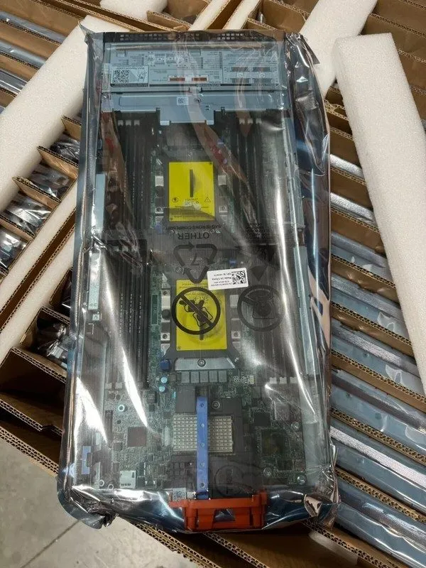 Сервер Dell PowerEdge M640 Barebone Server Blade No Hard Drive Trays 0D4WRJ CTHW