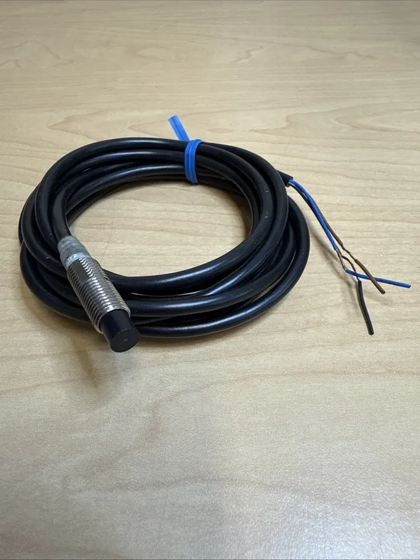 Датчик приближения Omron E2E-X2MC18 Proximity Sensor — фото лота 1
