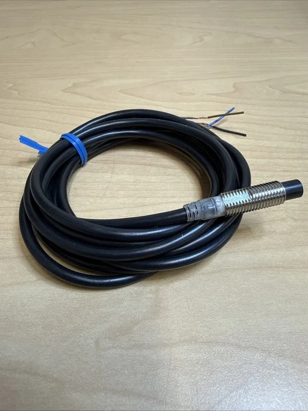 Датчик приближения Omron E2E-X2MC18 Proximity Sensor — фото лота 2