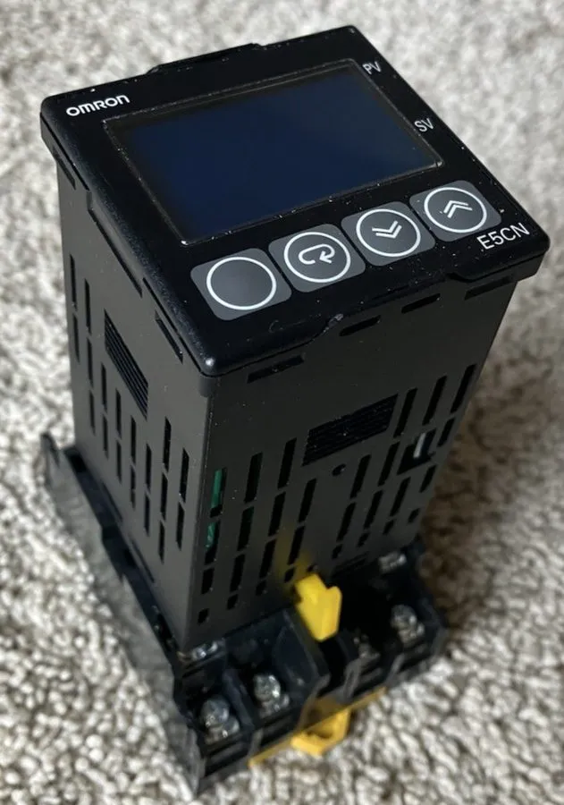 Датчик температуры OMRON E5CN-Q2TDU TEMPERATURE CONTROLLER 100-240VAC. with P2CF
