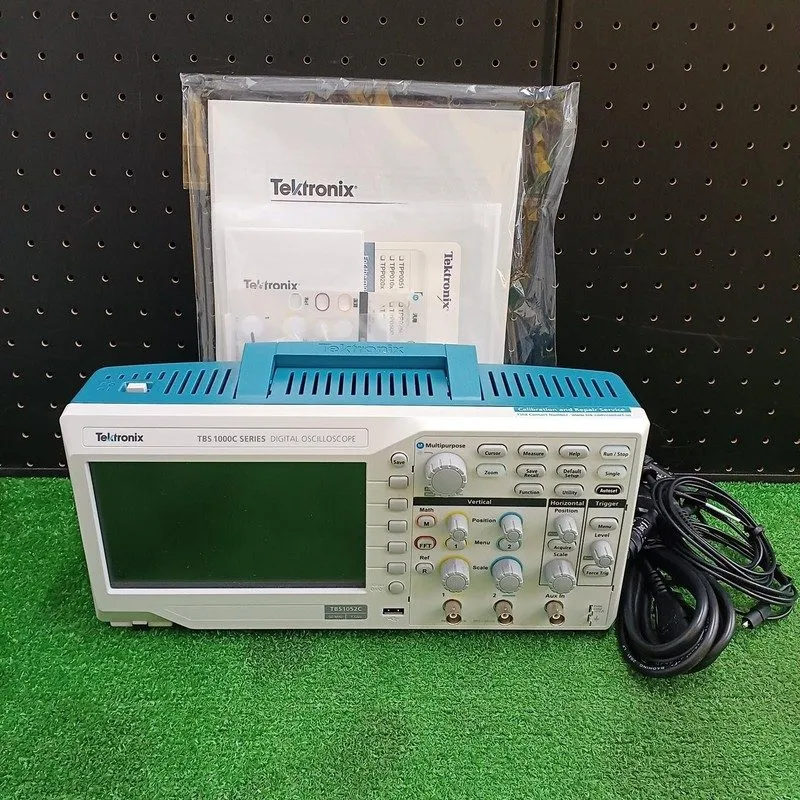 Осциллограф Tektronix TBS1052C Oscilloscope 7in WVGA Color Display Includes Powe