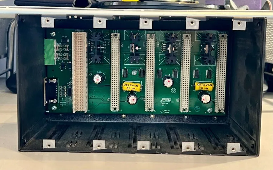 Бэкплейн Red Lion N-Tron Series 9000BP high-speed backplane and 4-slot chassis — фото лота 1