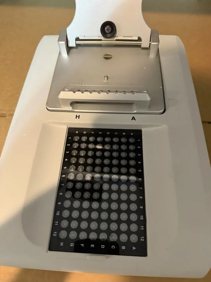 Спектрофотометр Thermo Fisher NanoDrop 8000 Microvolume Spectrophotometer — фото лота 2