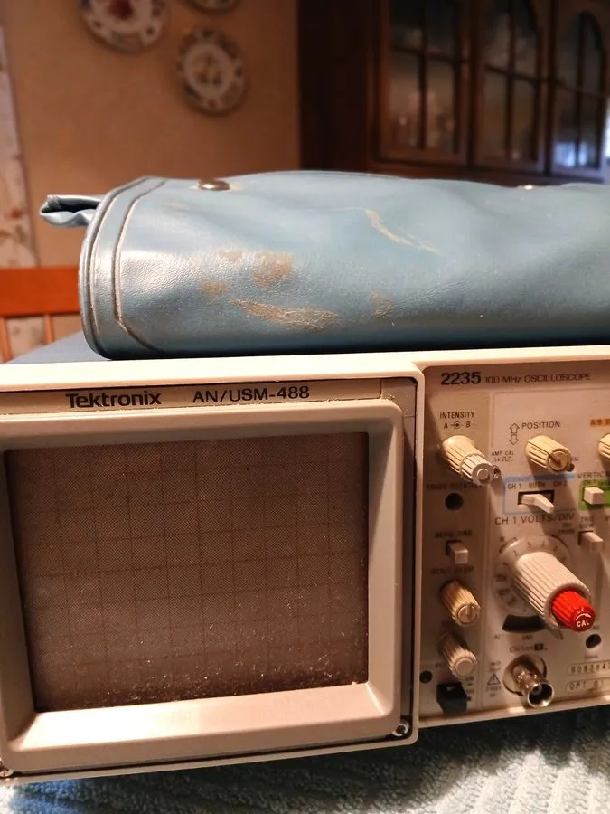 Осциллограф Tektronix 2235 2 Channel 100 MHz Oscilloscope