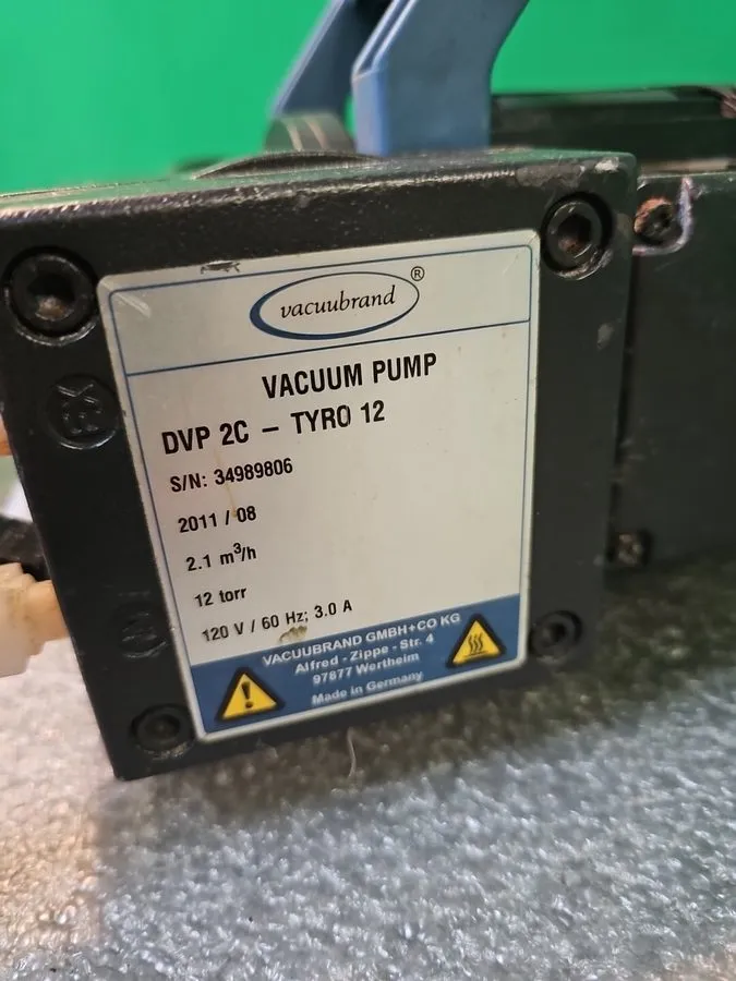 Насос Vacuubrand DVP 2C TYRO 12 Diaphragm Oiless Vacuum Pump 12 Torr 15mbar 1.2c — фото лота 1