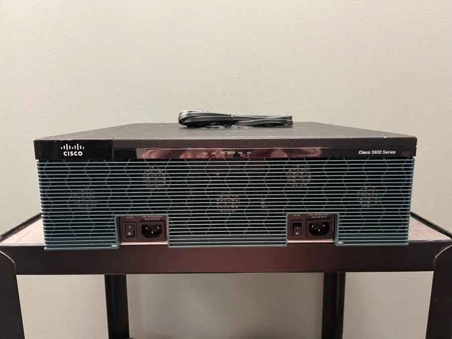 Маршрутизатор Cisco 3900 Series Integrated Service Router C3900-SPE250/K9