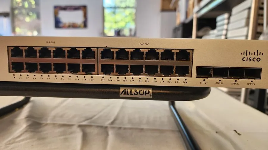 Коммутатор Cisco Meraki MS220-24P 24-Port PoE Gigabit Managed Switch Rackmount G — фото лота 2