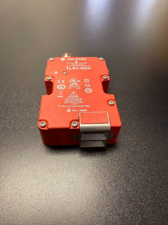 Реле безопасности Allen Bradley TLS2-GD2 Guardmaster Safety Switch 440G-T27177 /