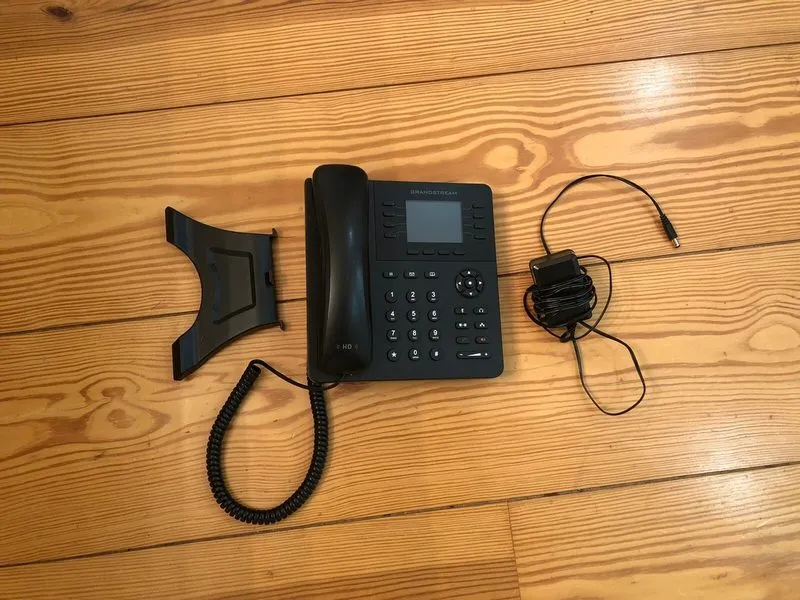 Grandstream GXP2135 High-End IP Phone -Color LCD, PoE, 8-Line