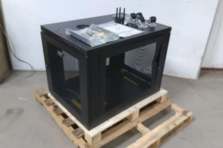 Стойка/шкаф Tripp Lite SmartRack 12U Mid-Depth Rack Enclosure Cabinet Black SR12