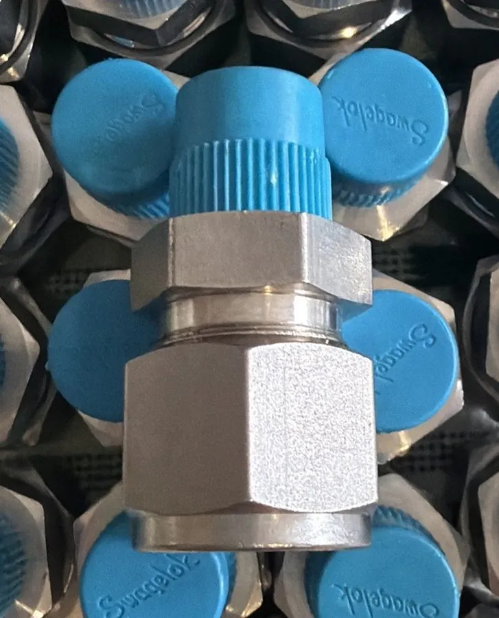 Разъём Swagelok Connector Fitting, 1/2" Tube x 1/4" Male NPT, SS-810-1-4