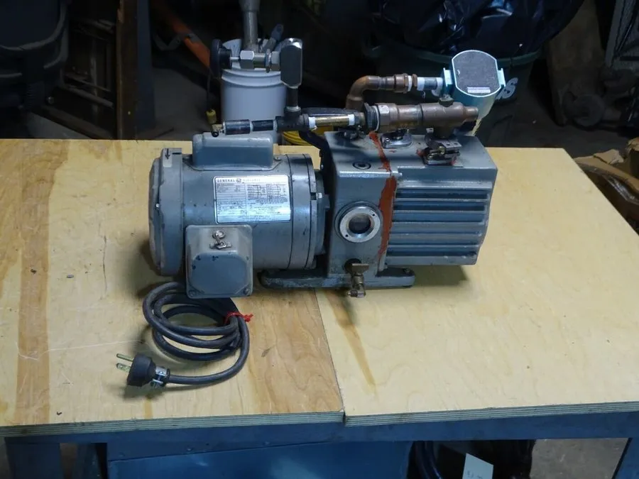 Насос Trivac D4A Dual Stage Vacuum Pump 1/3 HP Motor 115/230V, LEYBOLD-HERAEUS
