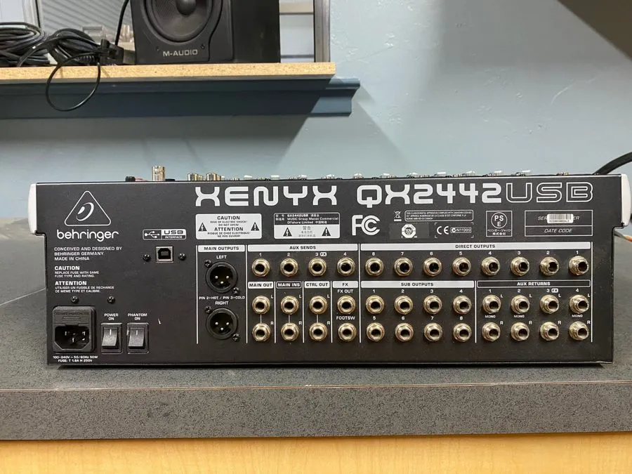 Микшерный пульт Behringer XENYX X2442USB 24 Channel 2-Bus Mixing Console with Mi — фото лота 1