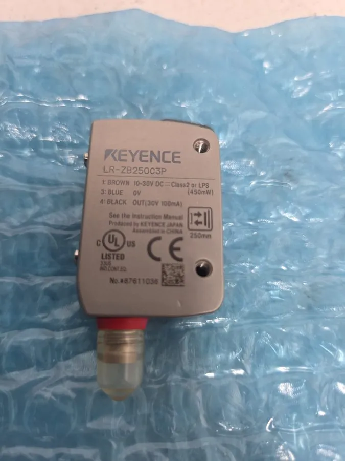 Датчик Keyence LR-ZB250C3P Sensor w/ M8 Connector Sn 250mm