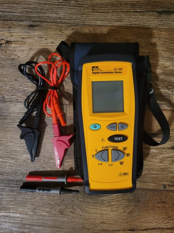 Тестер Ideal 61-795 Insulation Tester / Megohm Meter plus Voltage Meter
