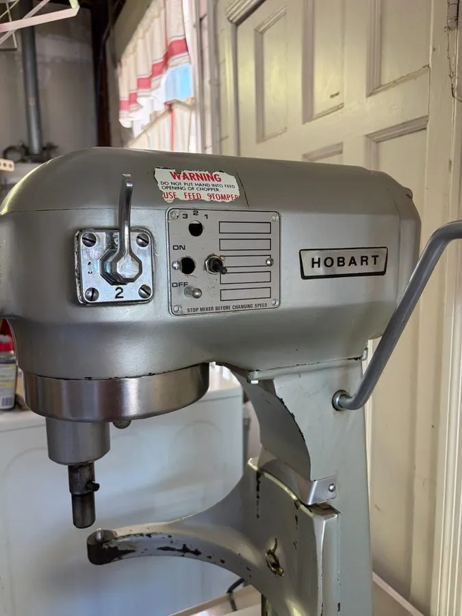 Миксер Hobart A-200T 20 qt Commercial Dough Mixer With Bowl 3 Speed Timer