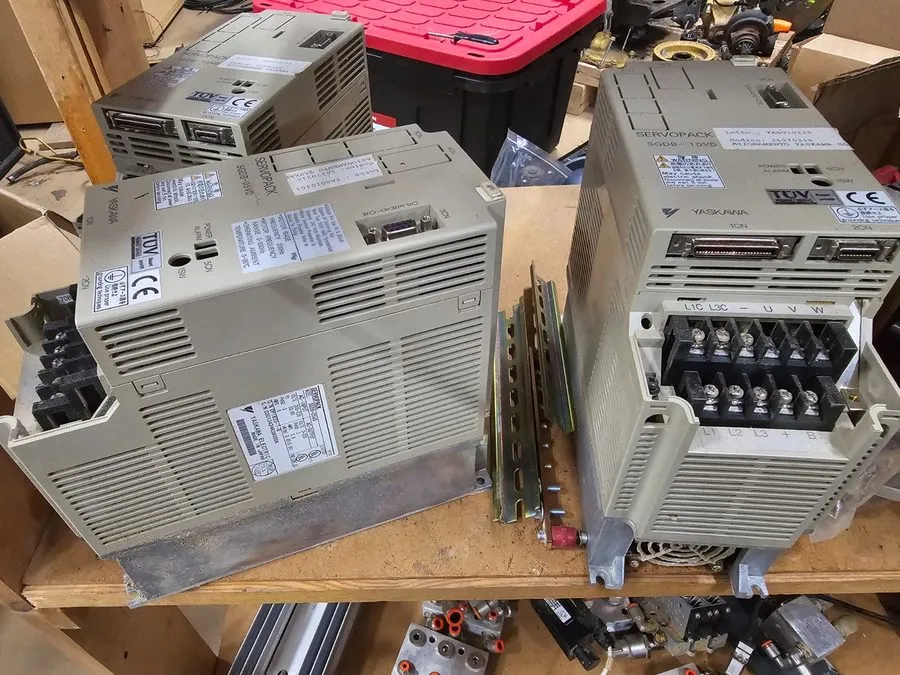 Сервопривод Yaskawa SGDB-10VD Sigma Servopack AC Servo Drive 1kW
