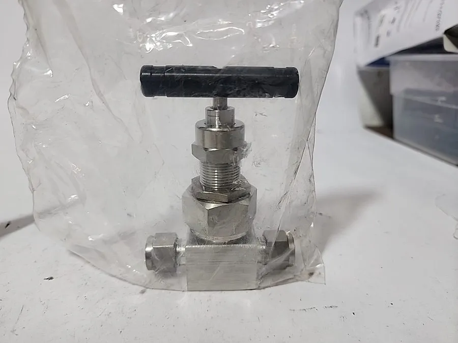 Клапан Swagelok SS-6NBS6 Manual Stainless Needle Valve 6000psi 3/8in Tube