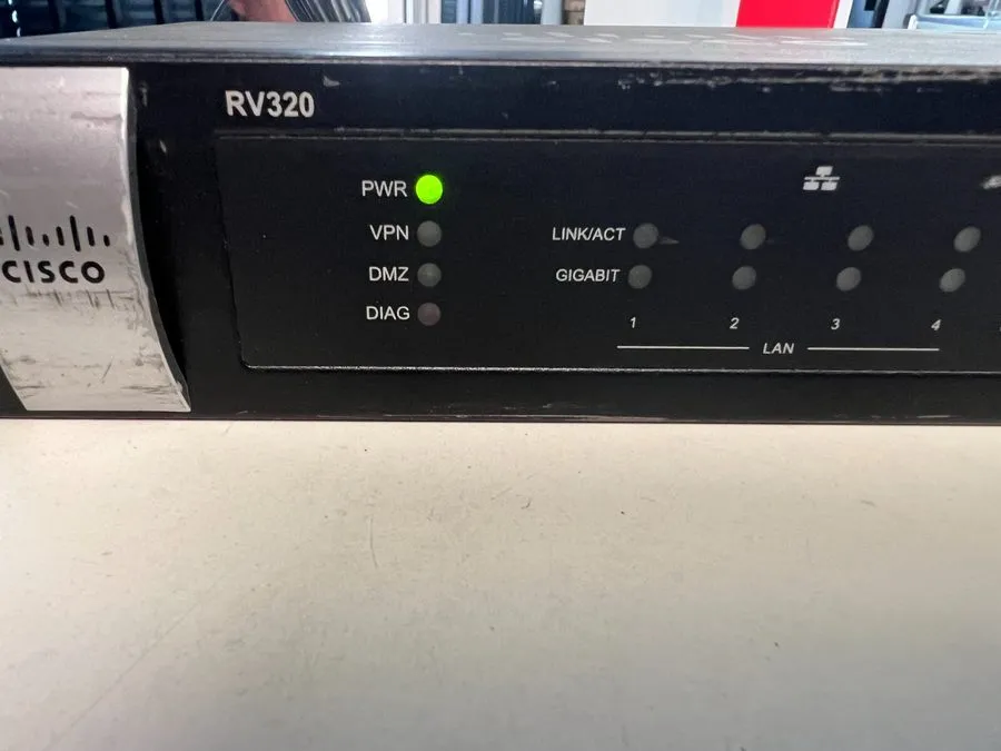 Маршрутизатор Cisco RV320 4-Port Gigabit Dual Wan VPN Security Router