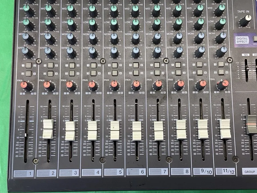 Микшерный пульт Yamaha MX12/4 12-Channel 4-Bus Analog Mixing Console DJ Audio 38 — фото лота 3