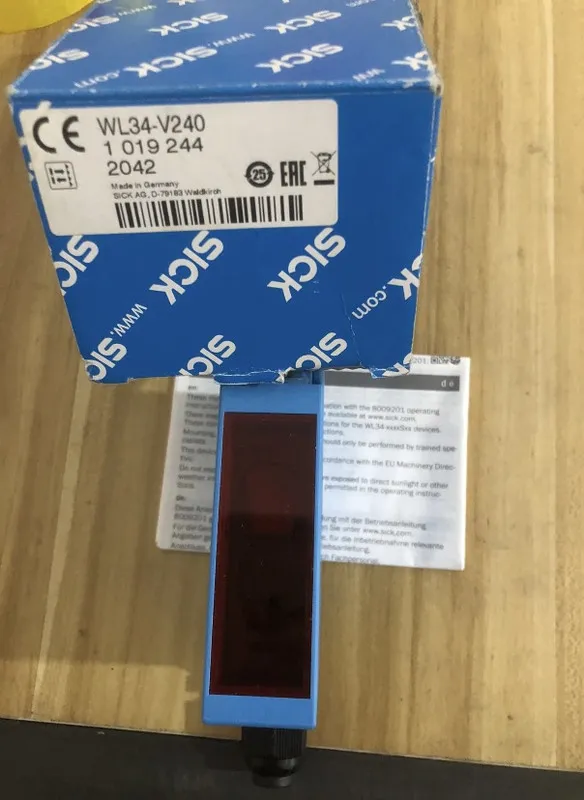 Фотоэлектрический датчик SICK WL34-V240 Photoelectric sensor