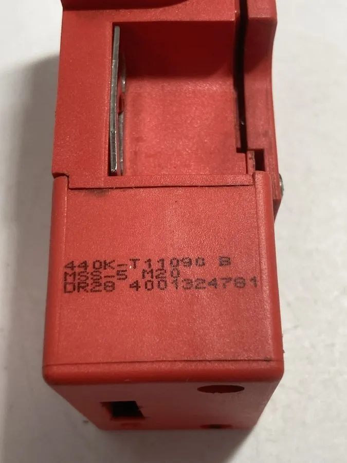 Реле безопасности Allen Bradley Guardmaster Trojan 5 Safety Interlock Switch 440