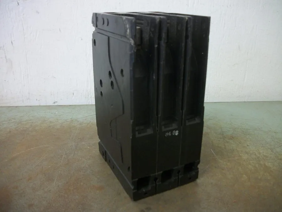 Автоматический выключатель Siemens ED63B060 60A 3-Pole 551-600V AC Sentron Serie
