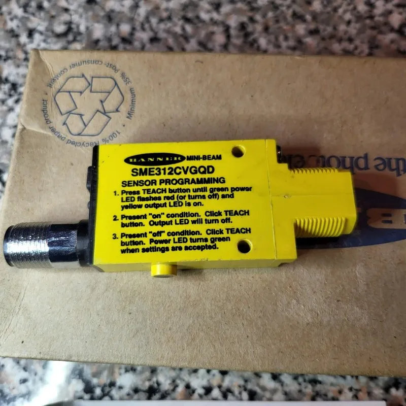 Фотоэлектрический датчик Banner SME312CVGQD Mini Beam Photoelectric Sensor