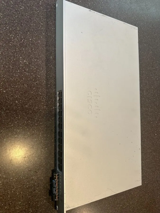 Коммутатор Cisco Meraki MS225-24-HW 24-Port GBE SFP+ Non-PoE Switch Unclaimed