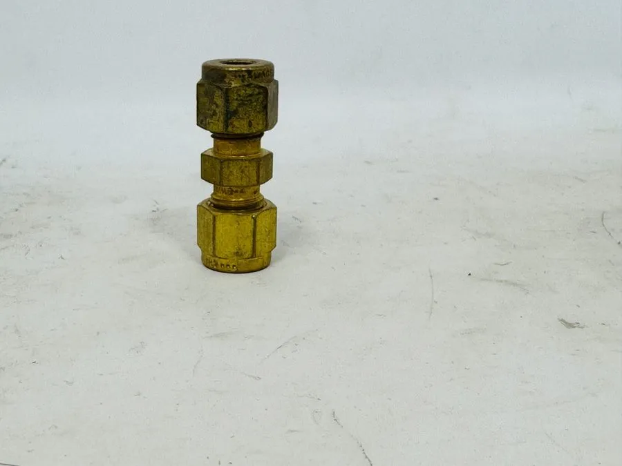 Разъём Swagelok Brass 1/4" x 1/4" Tube OD Union Connector Fitting B-400-6