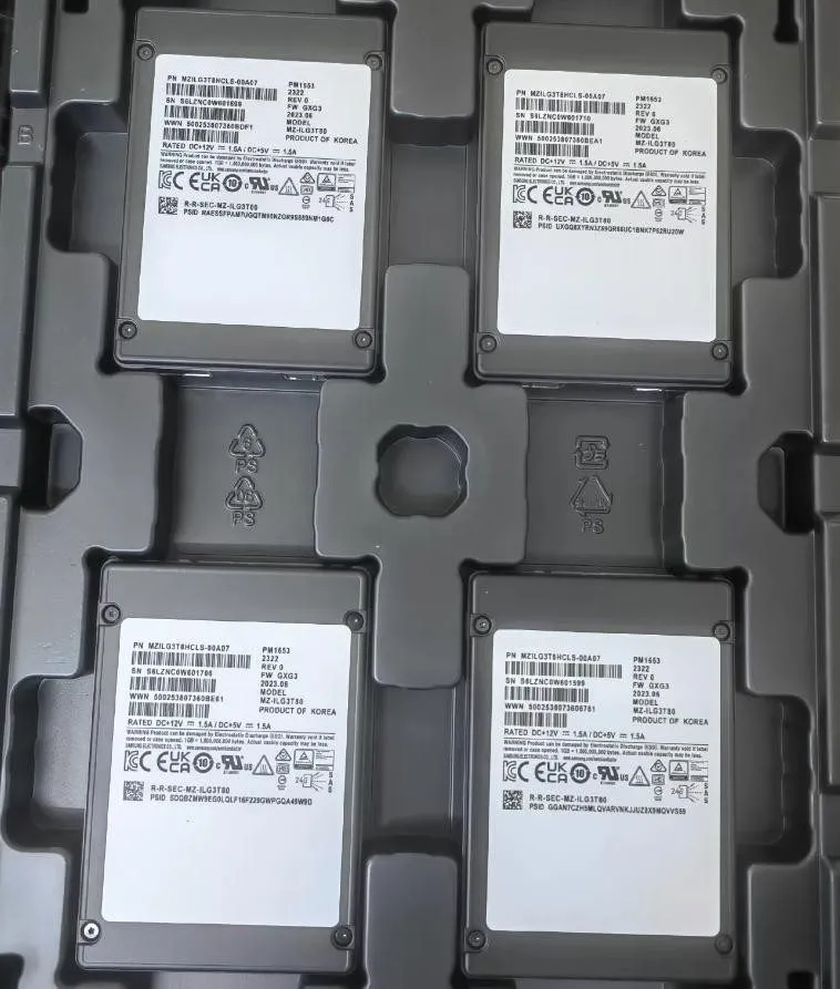 SSD-накопитель Samsung PM1653 3.84TB SSD 2.5" SAS 24Gbps MZ-ILG3T80 MZILG3T8HCLS