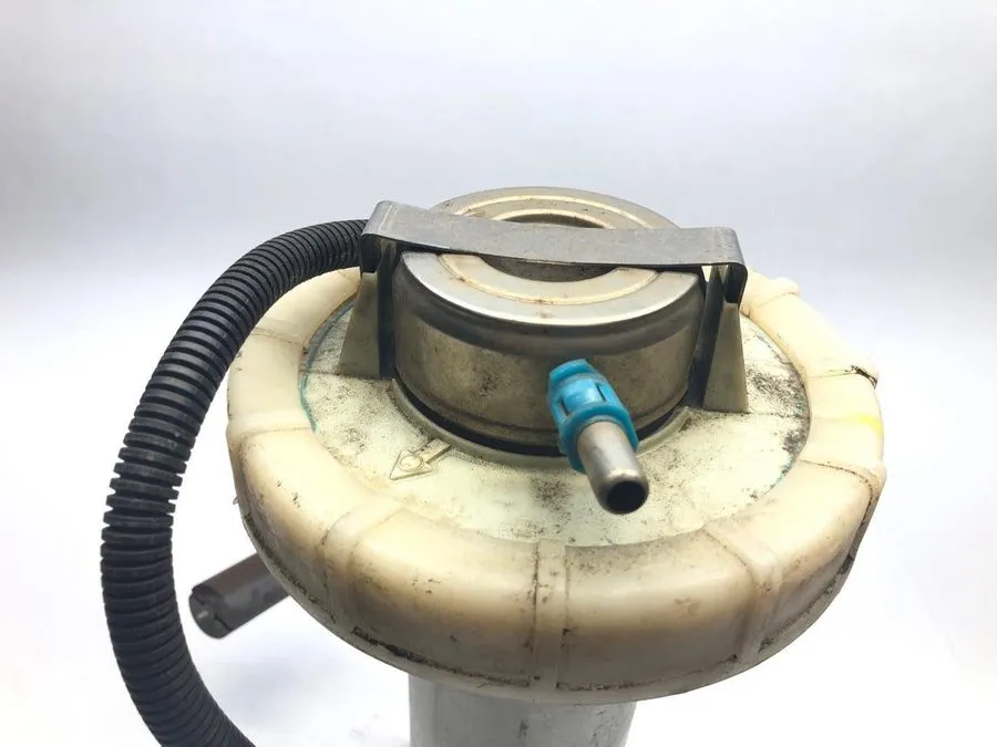 Насос 1997 2002 Jeep Wrangler TJ Fuel Pump W/Sender & Pressure Regulator 5210036 — фото лота 1