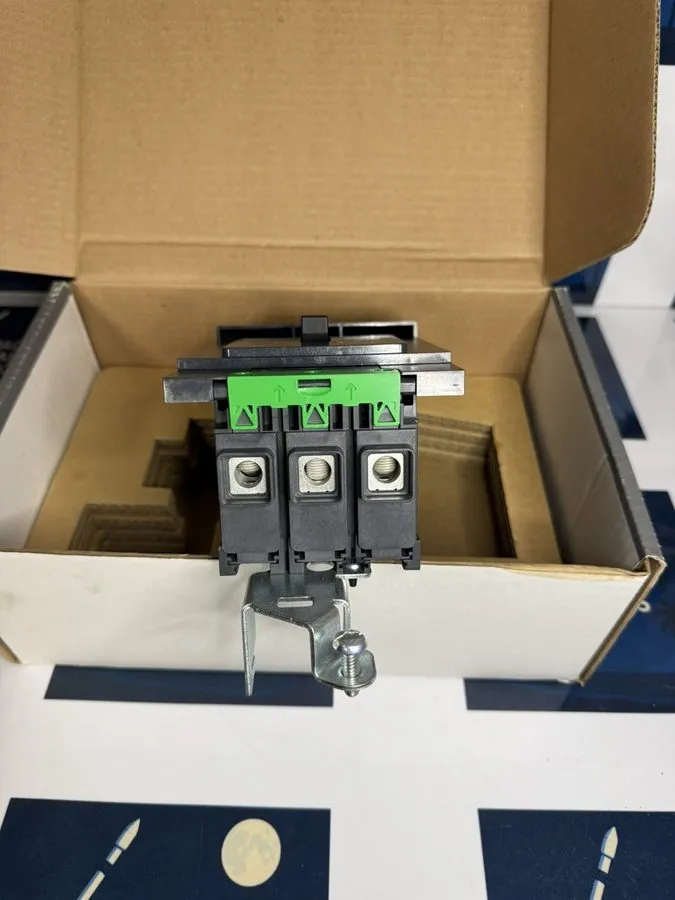 Автоматический выключатель BDA34070Y I-Line Circuit Breaker 70A 3P 480V 3PH BDA  — фото лота 2