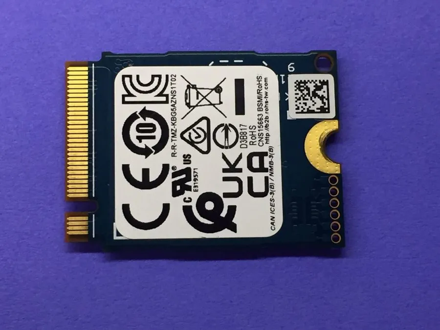 SSD-накопитель Kioxia Toshiba BG5 256GB KBG50ZNS256G SSD M.2 NVMe 2230 PCIe Gen4