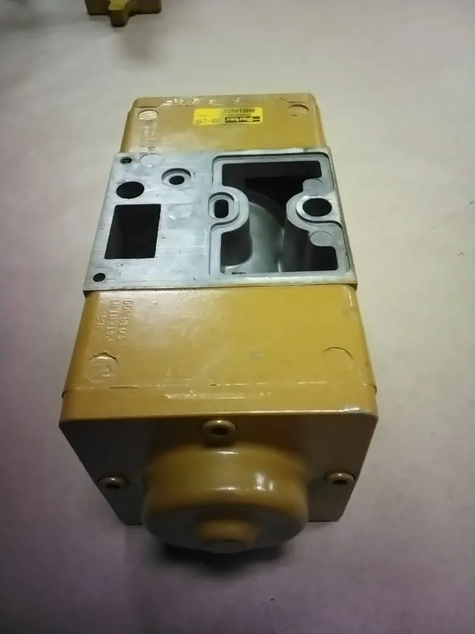 Пневмоцилиндр Parker Pneumatic Valve HHB10UXX 35-150PSIG