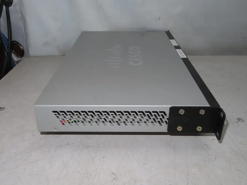 Коммутатор Cisco SF200-24P 24-Port 10/100 PoE Smart Managed Rackmount Switch — фото лота 3