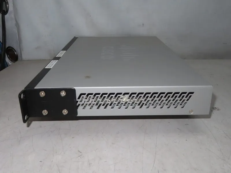 Коммутатор Cisco SF200-24P 24-Port 10/100 PoE Smart Managed Rackmount Switch — фото лота 4