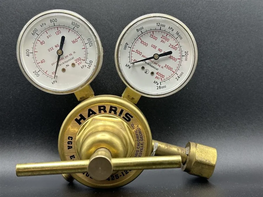 Трубопроводная арматура New. Harris 425-125-320 Gas Regulator, Single Stage, Cga