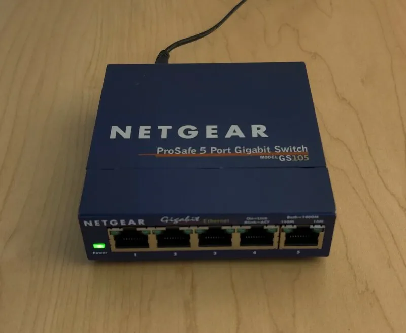 Коммутатор Netgear 5 Port GB Plus Switch GS105E-2A1NAS