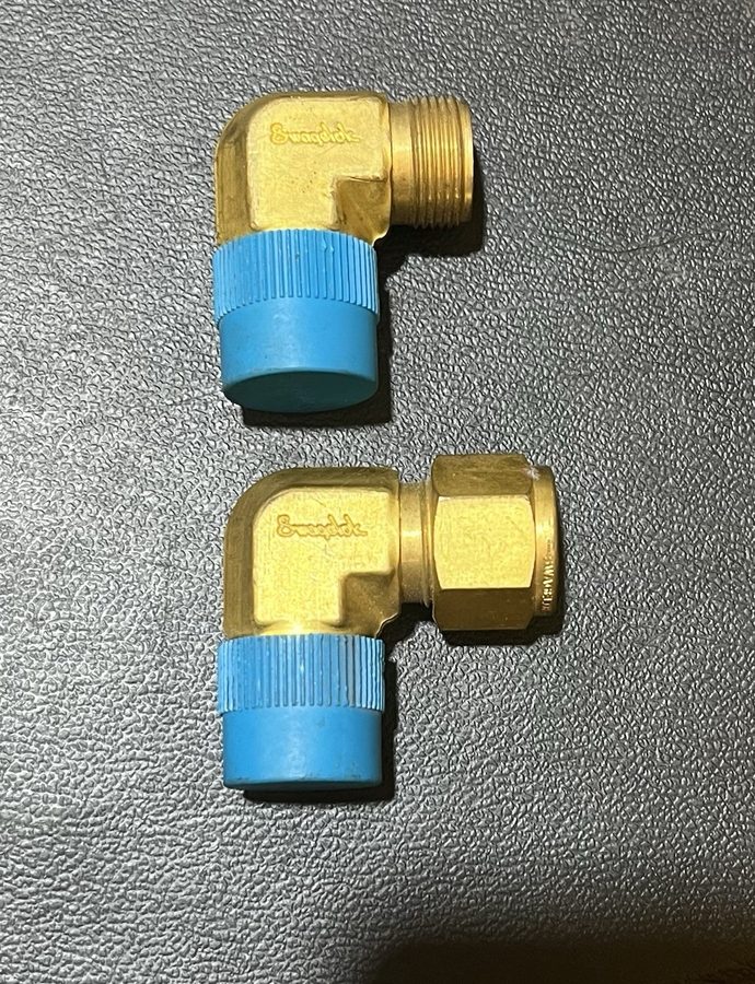 Фитинг Swagelok Brass Elbow Fitting, 1/2" Tube x 1/2" Male NPT, B-810-2-8