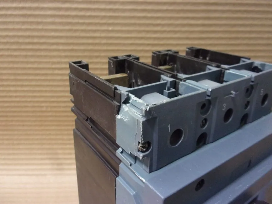 Автоматический выключатель Siemens 400 Amp Circuit Breaker 3P 600 VAC 3VA5340-6E