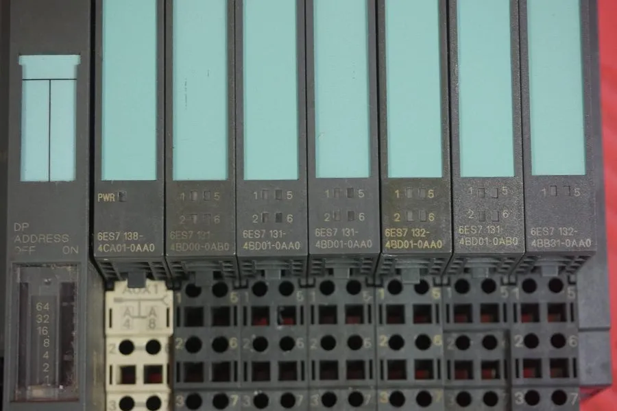 Модуль ввода-вывода Siemens 6ES7151-1AA04-0AB0 Simatic S7 ET 200S + 7 Modules No — фото лота 2