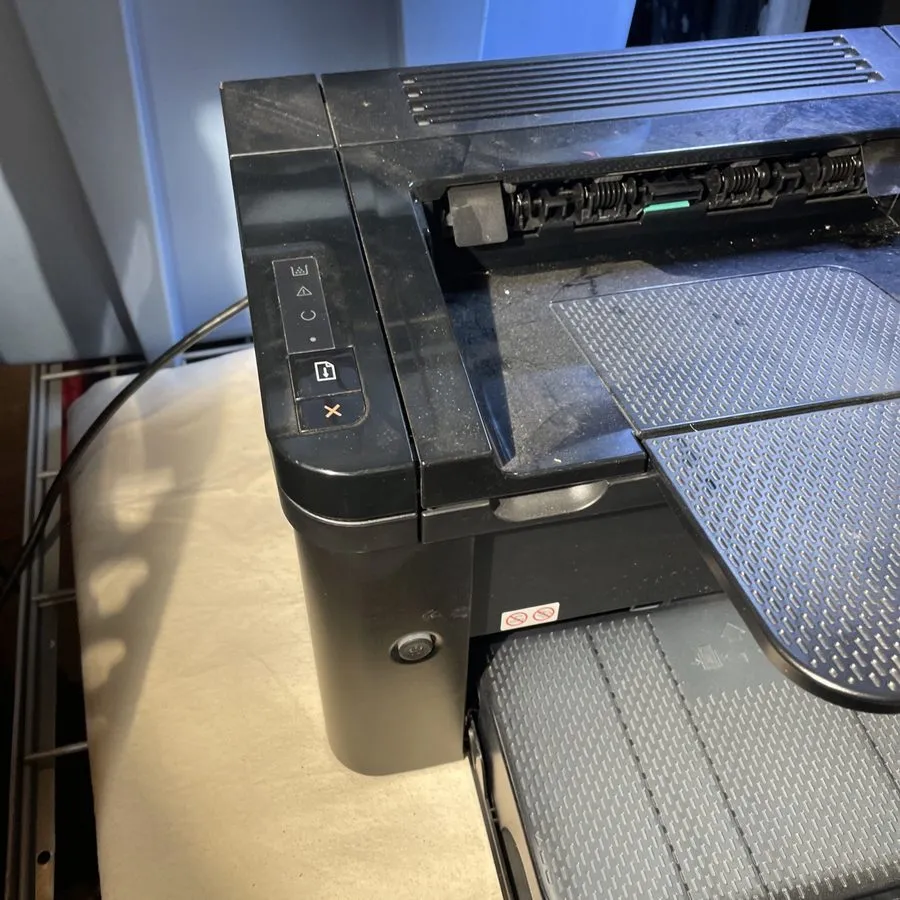 Лазерный принтер HP LaserJet Pro P1102w Wireless Monochrome Laser Printer Page c