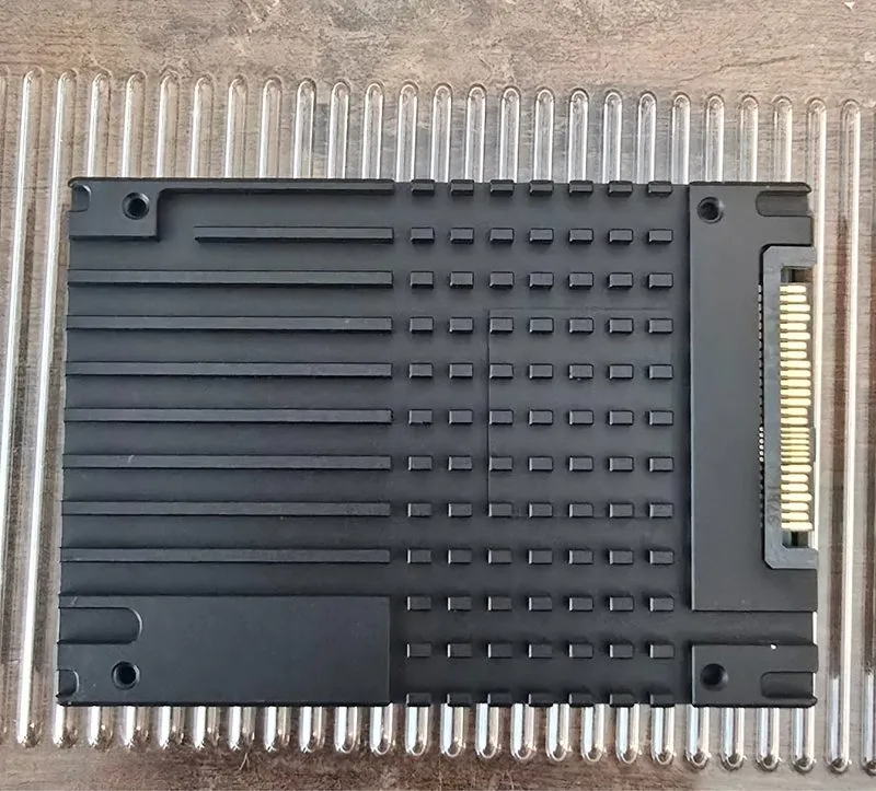 SSD-накопитель MTFDHAL3T8TDP Micron 9300 PRO 3.84TB PCI-E 3.0 x4 NVMe 2.5" TLC S — фото лота 2