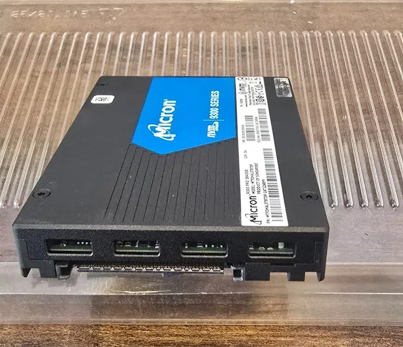 SSD-накопитель MTFDHAL3T8TDP Micron 9300 PRO 3.84TB PCI-E 3.0 x4 NVMe 2.5" TLC S — фото лота 3