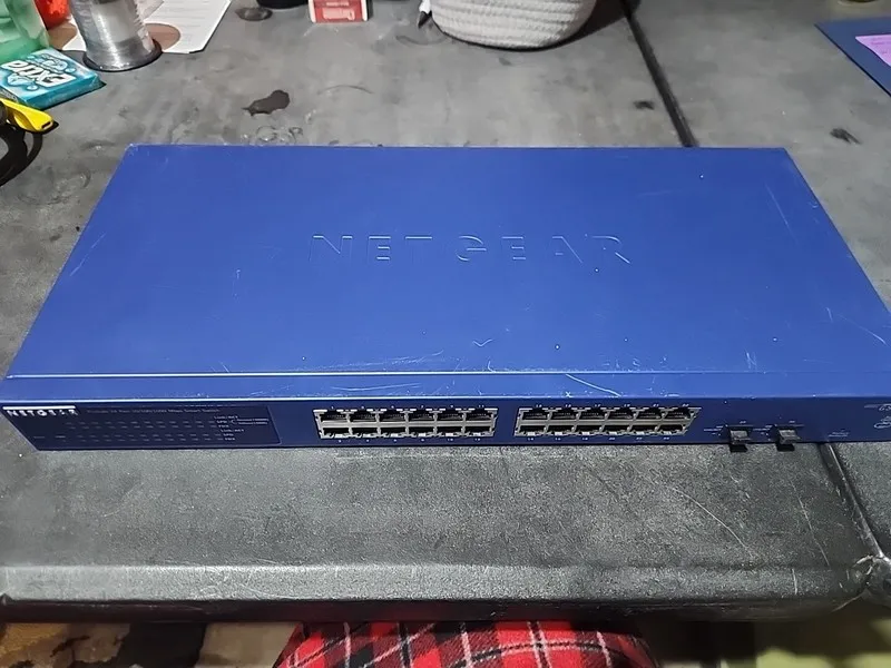 Коммутатор NETGEAR GS724T 24-Port Gigabit Managed Switch ProSAFE Rackmount VLAN