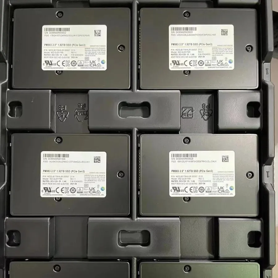 SSD-накопитель Samsung PM983 1.92TB SSD 2.5" U.2 PCIe 3.0 x4 MZQLB1T90 MZQLB1T9H
