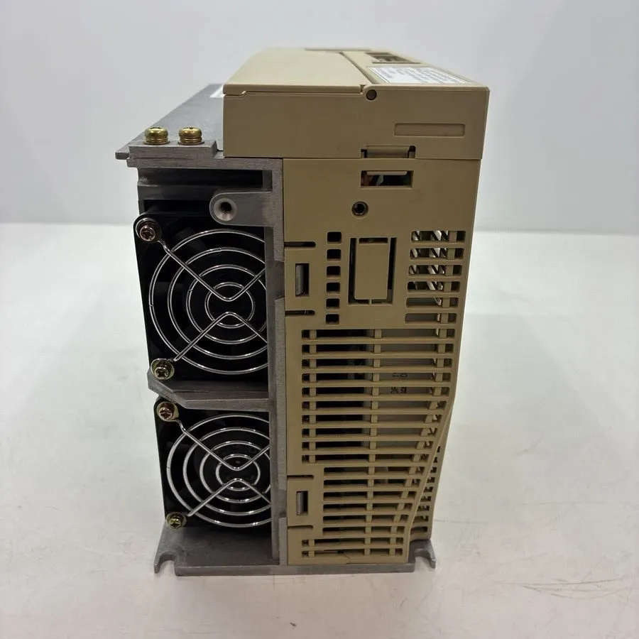 Сервопривод YASKAWA SGDM-30ADA Servopack Servo Drive 3 KW — фото лота 2