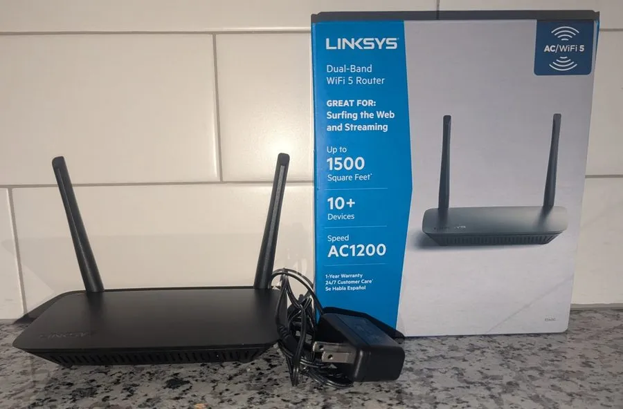 Маршрутизатор Linksys AC1200 Dual-Band WiFi 5 Router Model E5600