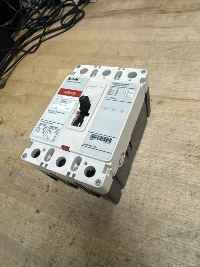 Автоматический выключатель Cutler Hammer HFD3015 3 Pole 15 Amp 600 Volt 65kA@480